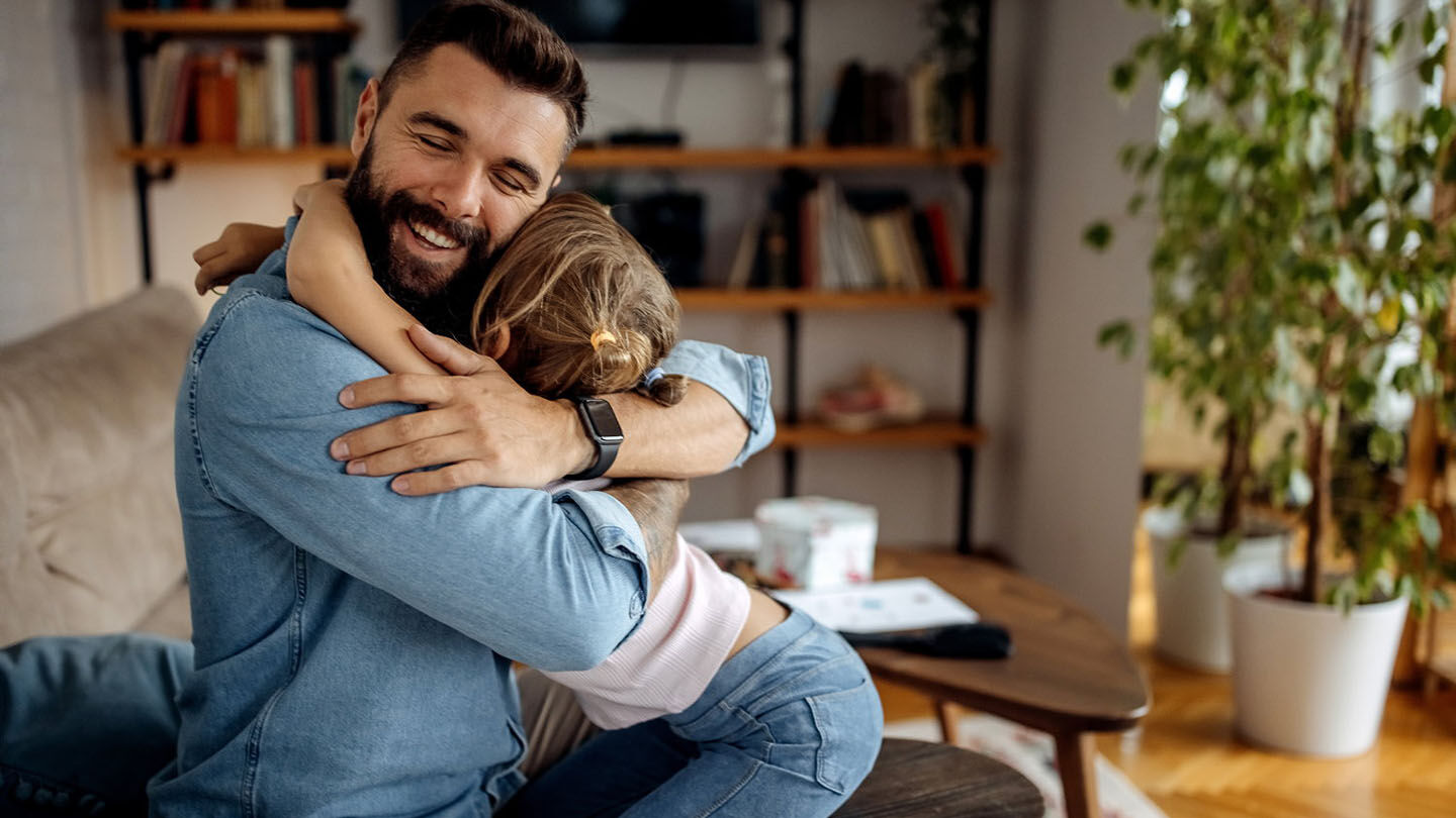 https://www.chicco.it/dw/image/v2/BJJJ_PRD/on/demandware.static/-/Sites-Chicco-Italy-Library/it_IT/dw71806b1e/site/13-Consigli/Articoli/Parenting/Aiutare i bambini a riconoscere le proprie emozioni/EDUCARE_EMOZIONI_1440X810.jpg